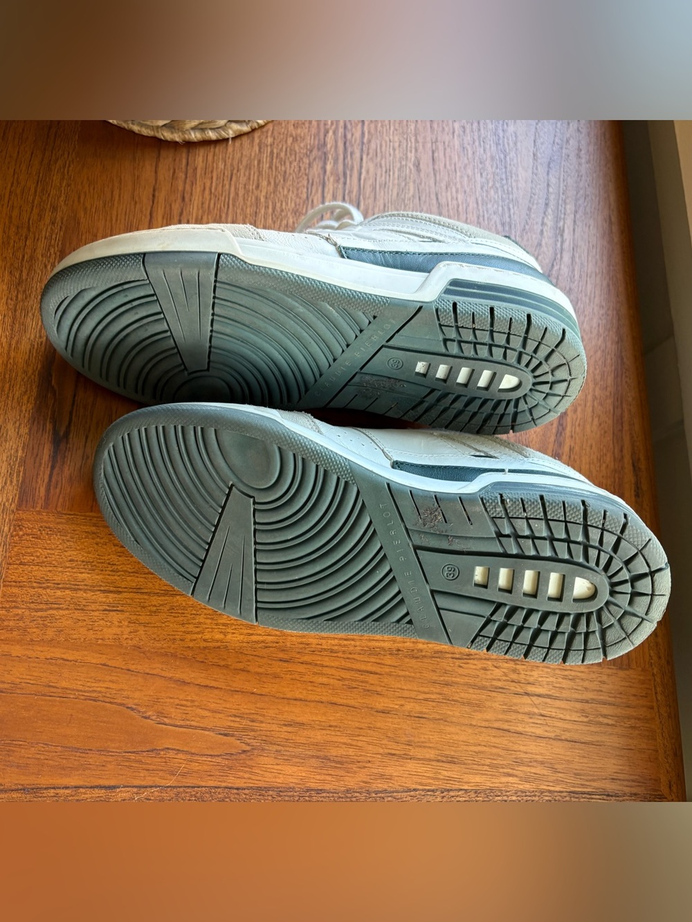 Women's White & Green Low-Top Casual Sneakers - Picture 7 of 9